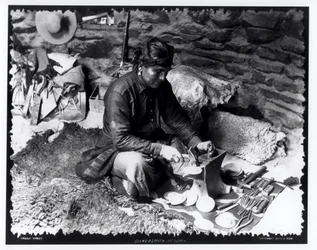 Silberschmied bei der Arbeit, ca. 1914